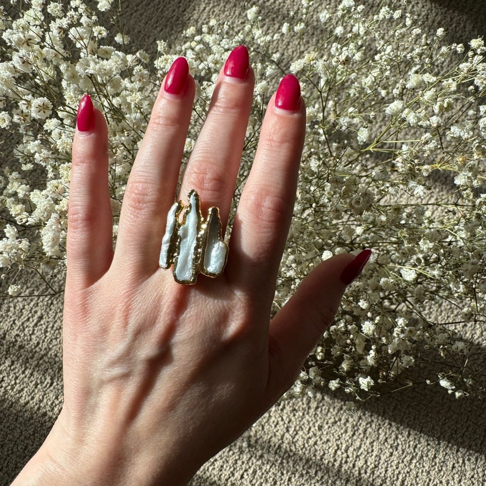 Elegant Baroque Pearl Ring